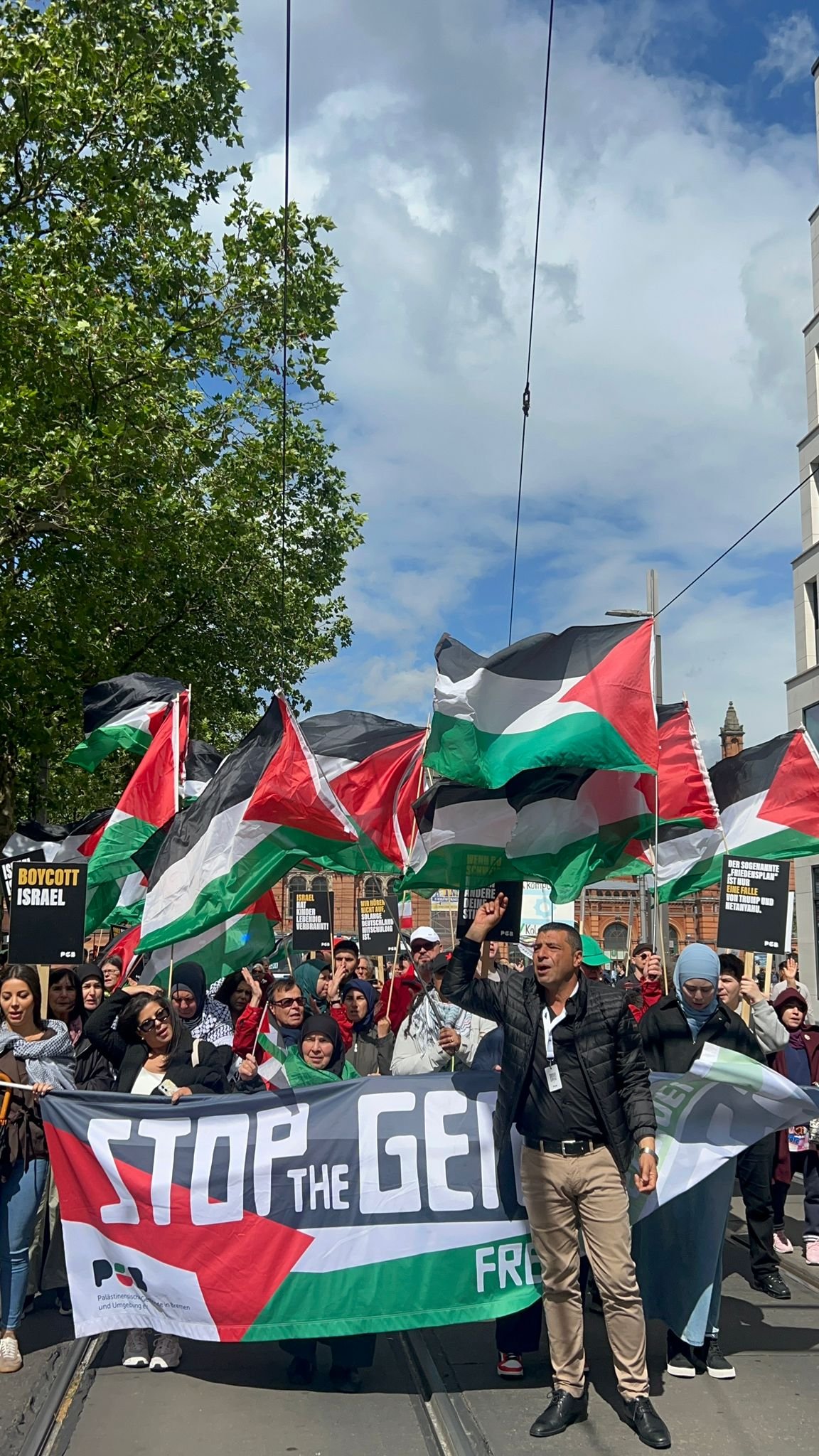 تظاهرة حاشدة للجالية الفلسطينية بمدينة بريمن تنديداً بجرائم الاحتلال المتواصلة على شعبنا بغزة والضفة
